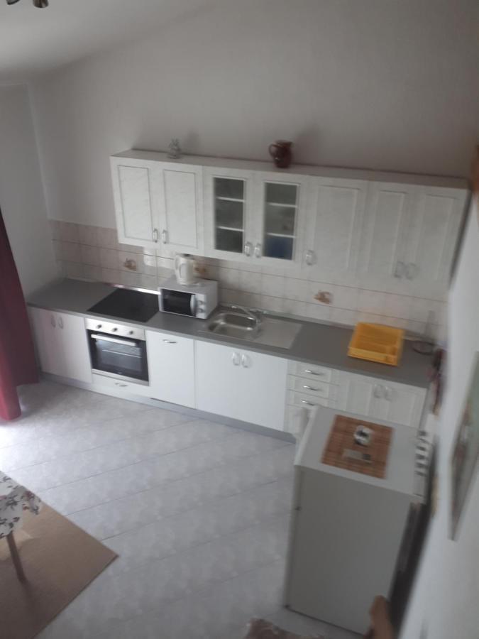 Apartments Makaus Kampor Esterno foto