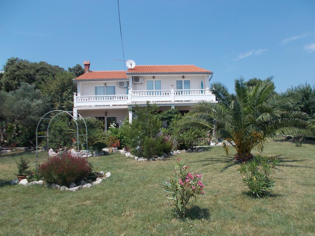 Apartments Makaus Kampor Esterno foto